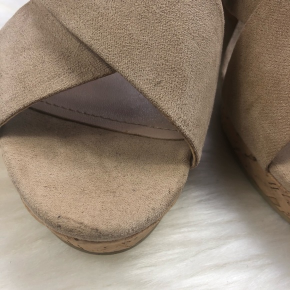 Charles David Latrice Slip On Tan Wedge - Picture 4 of 7